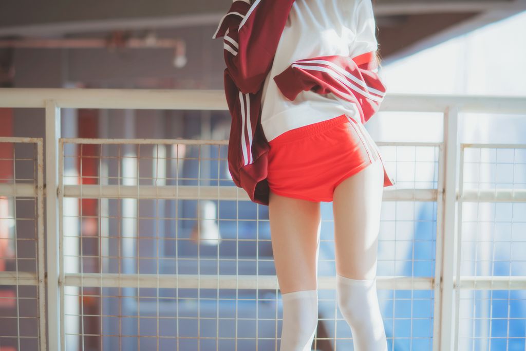 Coser @ 桜 桃 喵 Vol.091 红色 体操服 (44 photos)