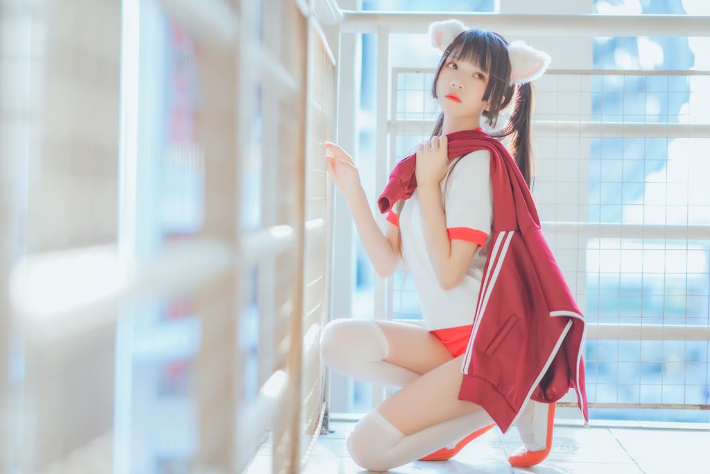 Coser @ 桜 桃 喵 Vol.091 红色 体操服 (44 photos)