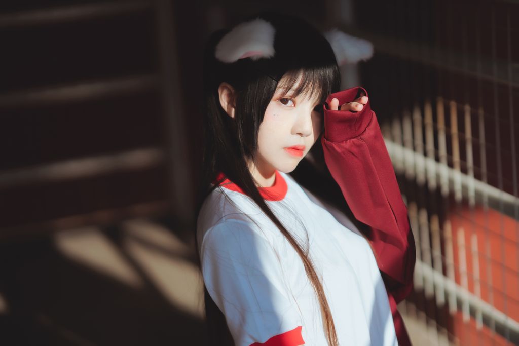 Coser @ 桜 桃 喵 Vol.091 红色 体操服 (44 photos)