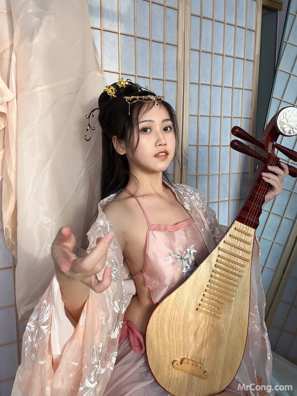 Coser@不呆猫 古风温泉人妻 (56 photos )