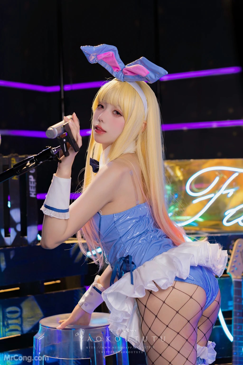 Coser@黏黏团子兔 喜多川兔女郎&Be My Poi (70 photos )