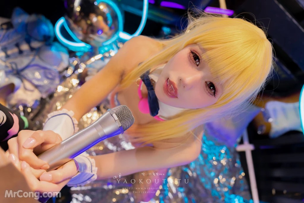 Coser@黏黏团子兔 喜多川兔女郎&Be My Poi (70 photos )