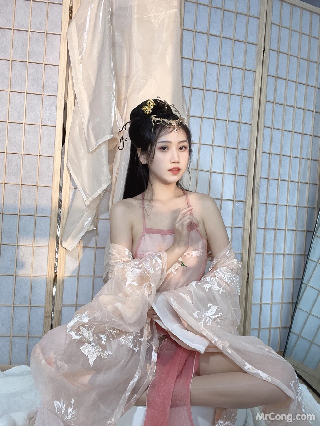 Coser@不呆猫 古风温泉人妻 (56 photos )