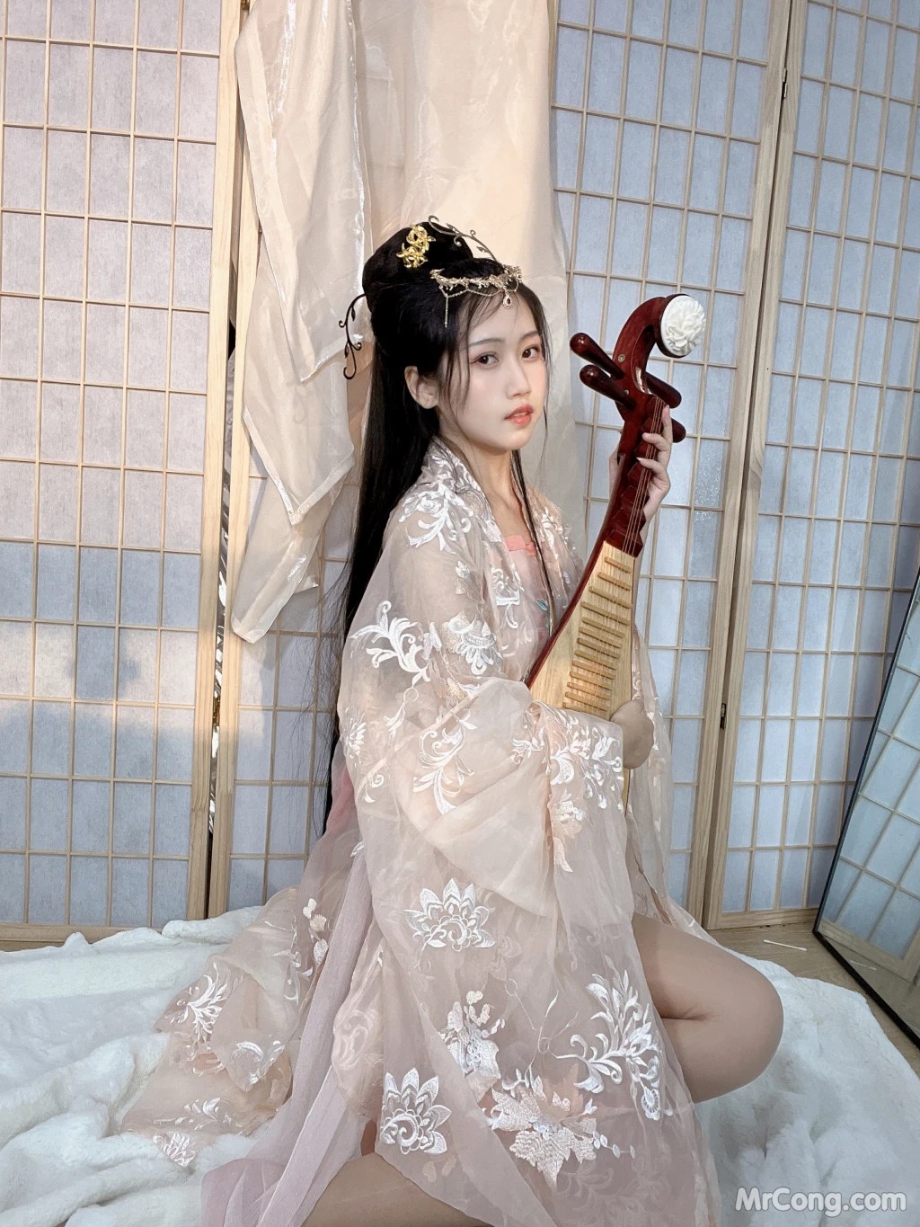 Coser@不呆猫 古风温泉人妻 (56 photos )