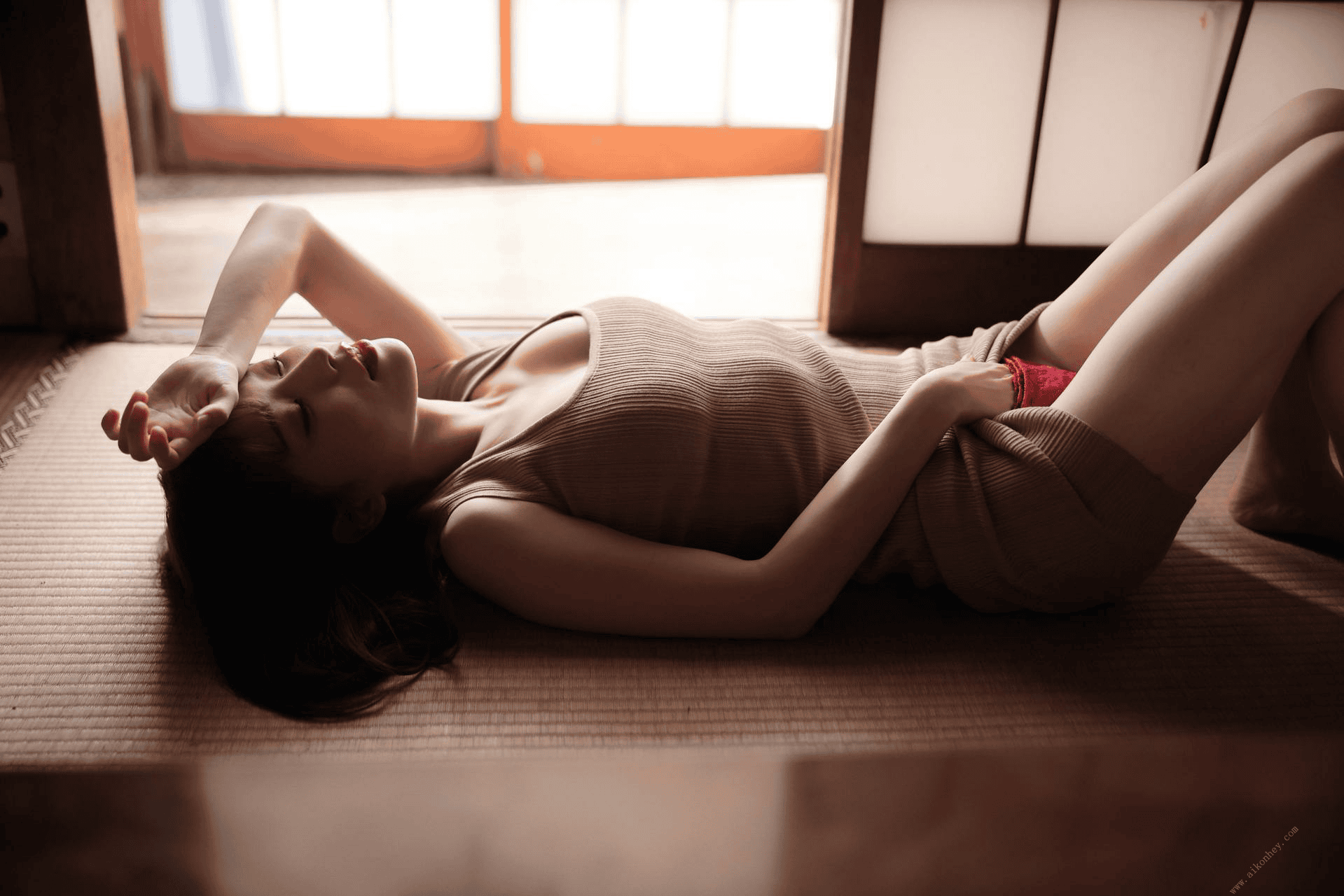 [Photobook] 七瀬アリス ヌード写真集『毎朝、僕を誘惑してくる隣のお宅のアリスさん』