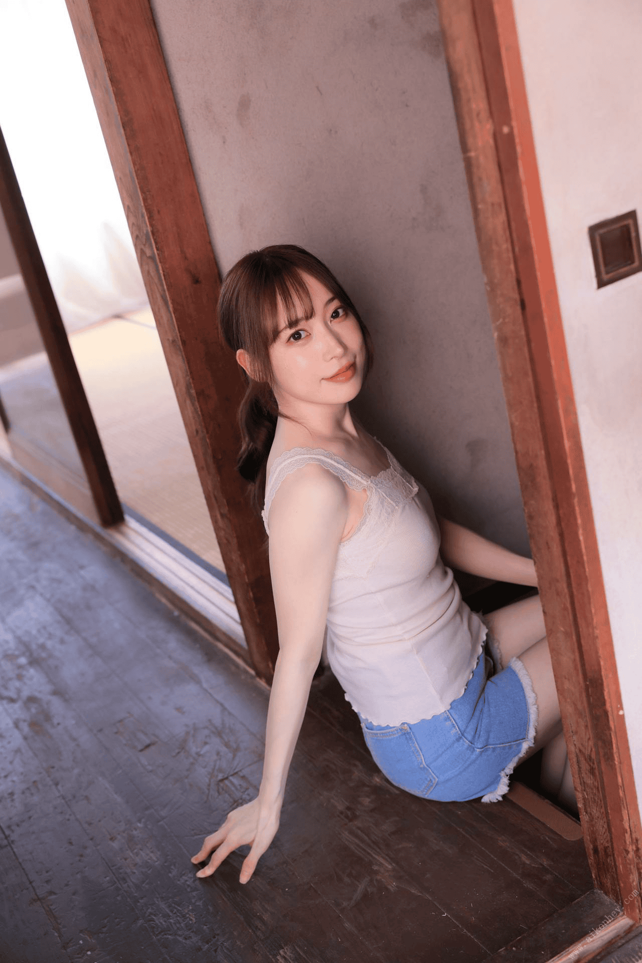 [Photobook] 七瀬アリス ヌード写真集『毎朝、僕を誘惑してくる隣のお宅のアリスさん』