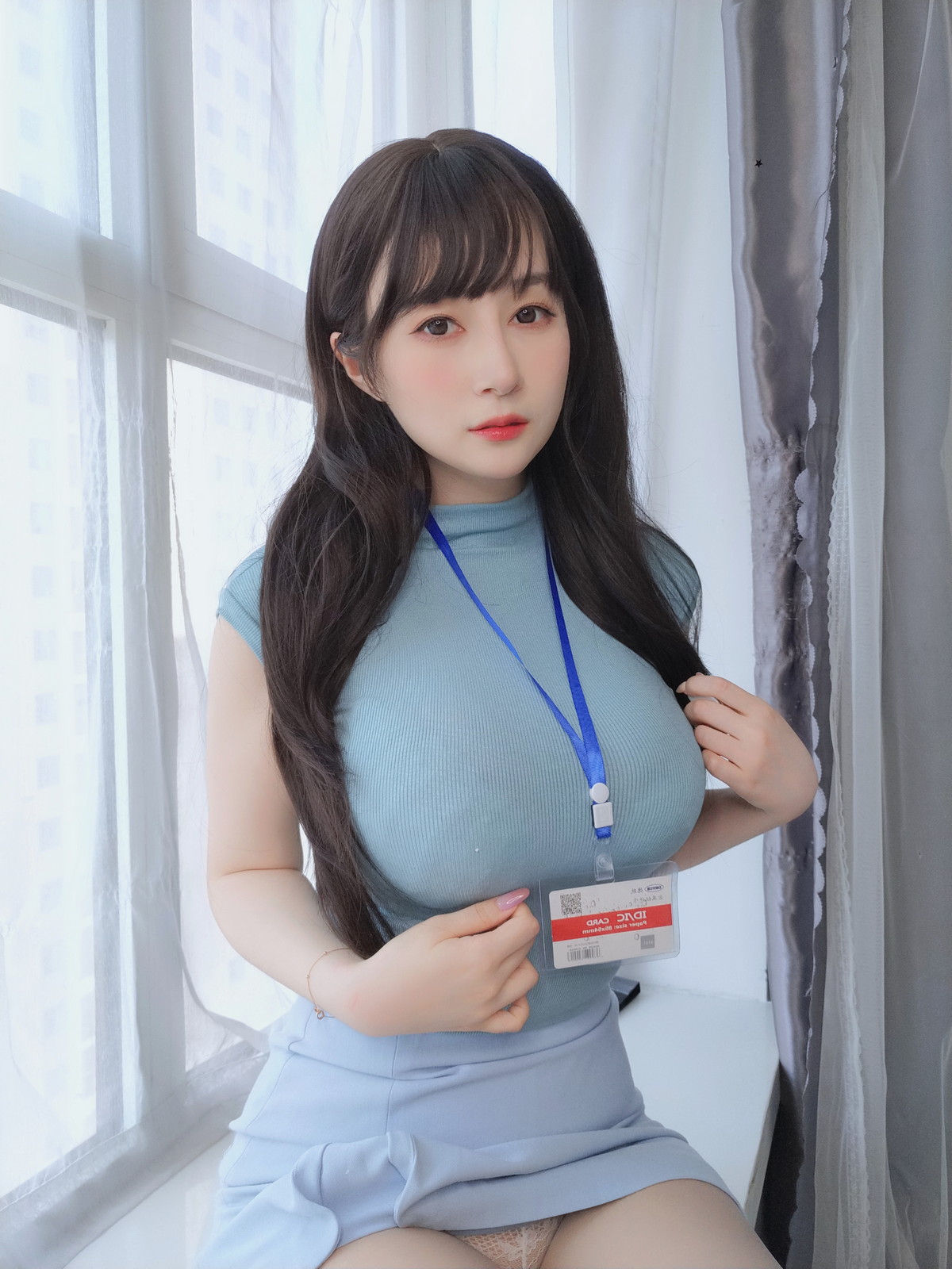 Coser小姐姐白银巨乳晚辈主题性感针织衣配短裙露超薄肉丝秀丰乳肥臀诱惑写真 [183P]