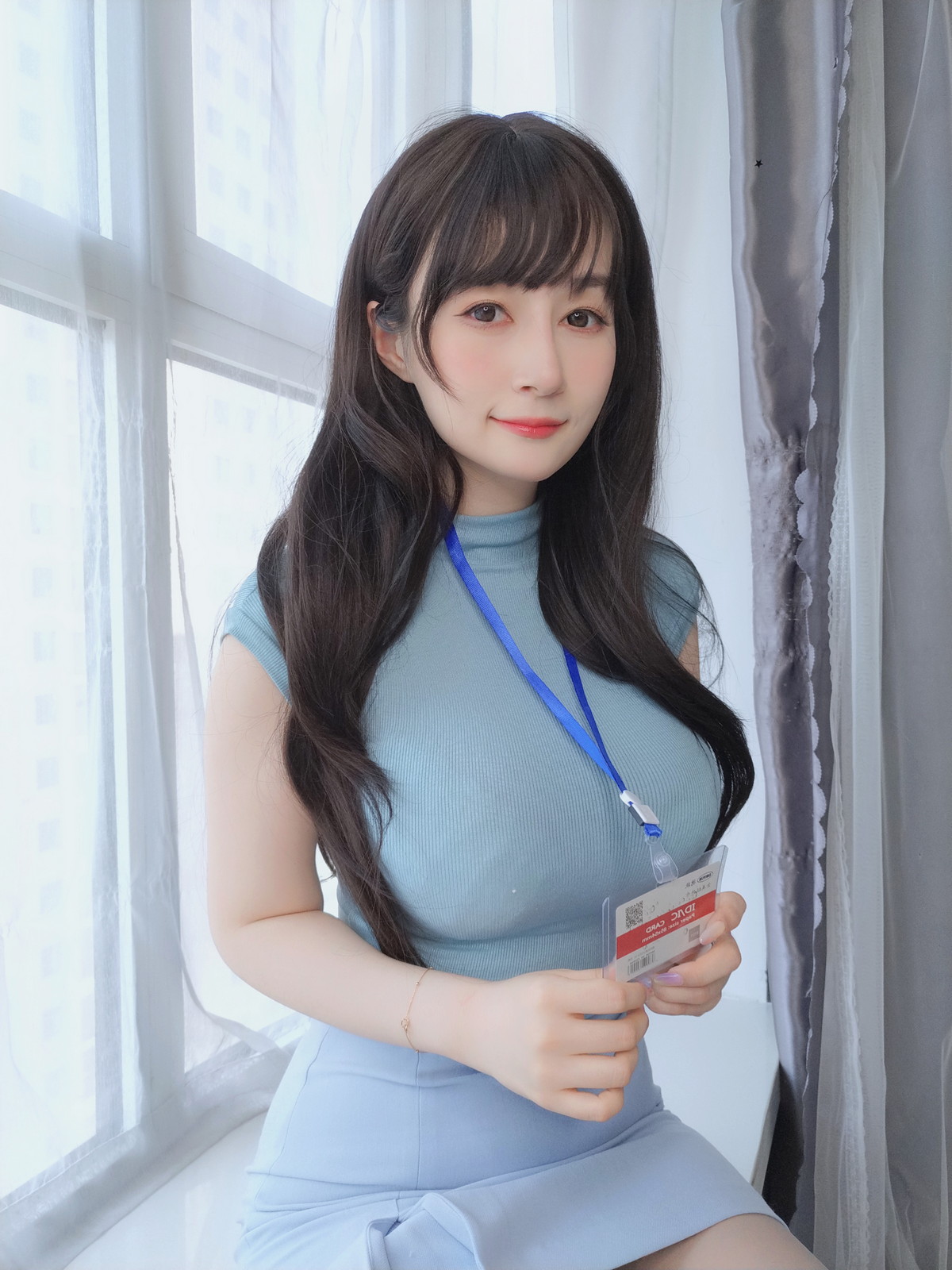 Coser小姐姐白银巨乳晚辈主题性感针织衣配短裙露超薄肉丝秀丰乳肥臀诱惑写真 [183P]