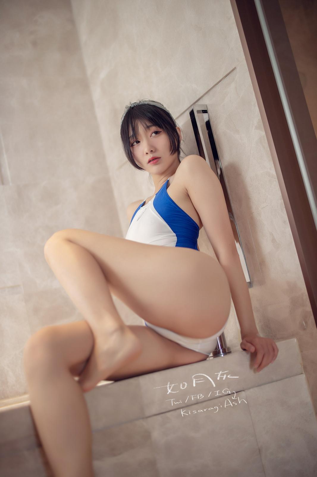 网络美女Ash如月灰蓝白竞泳主题私房浴缸里性感高叉连体泳衣湿身撩人诱惑写真 [40P]