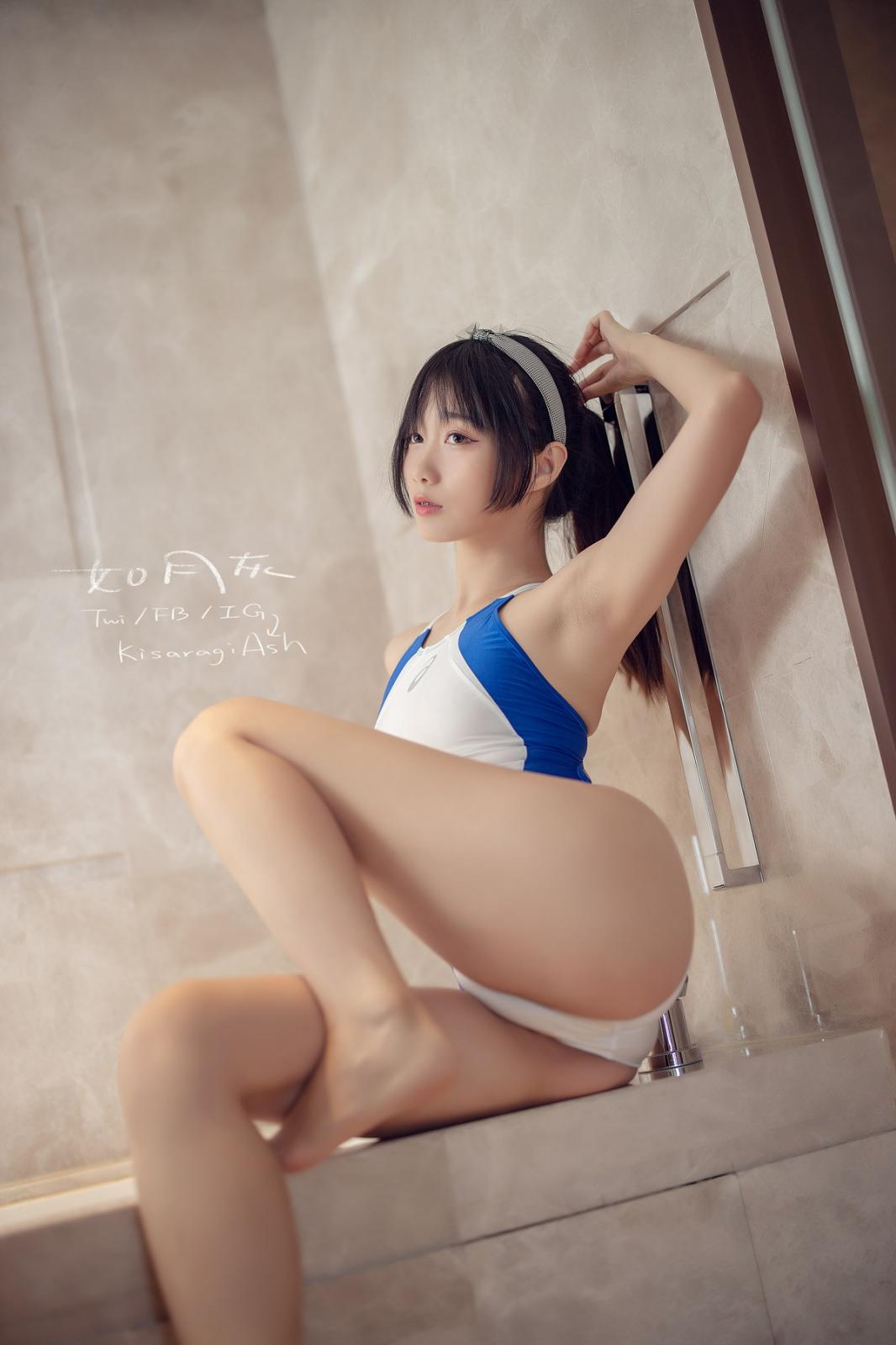 网络美女Ash如月灰蓝白竞泳主题私房浴缸里性感高叉连体泳衣湿身撩人诱惑写真 [40P]