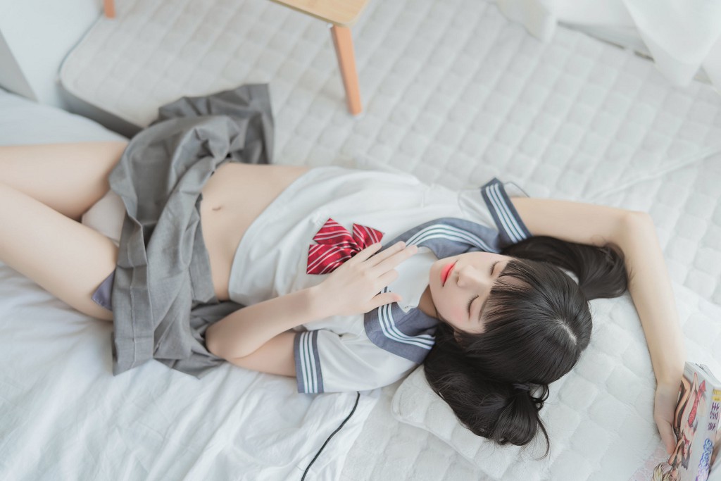 COSER桜桃喵《心形胖次》 [Cosplay美女] 写真集 [111P]