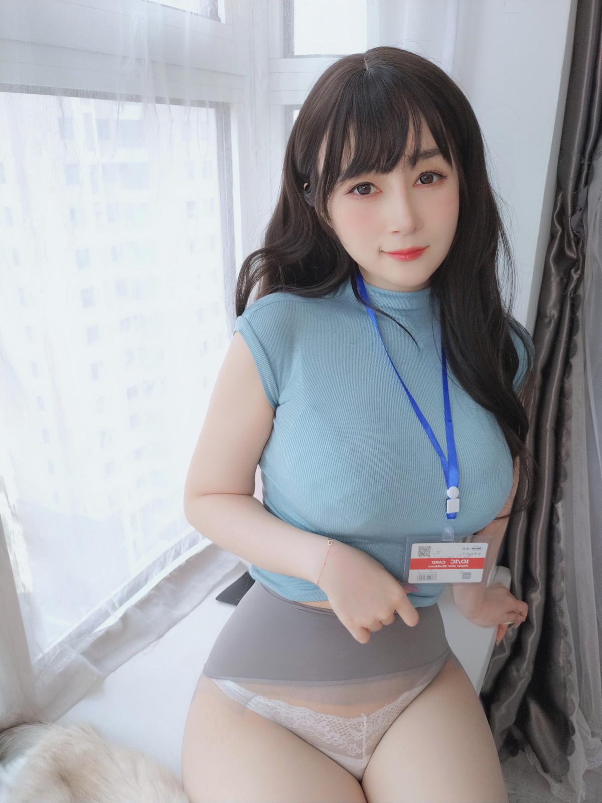 Coser小姐姐白银巨乳晚辈主题性感针织衣配短裙露超薄肉丝秀丰乳肥臀诱惑写真 [183P]