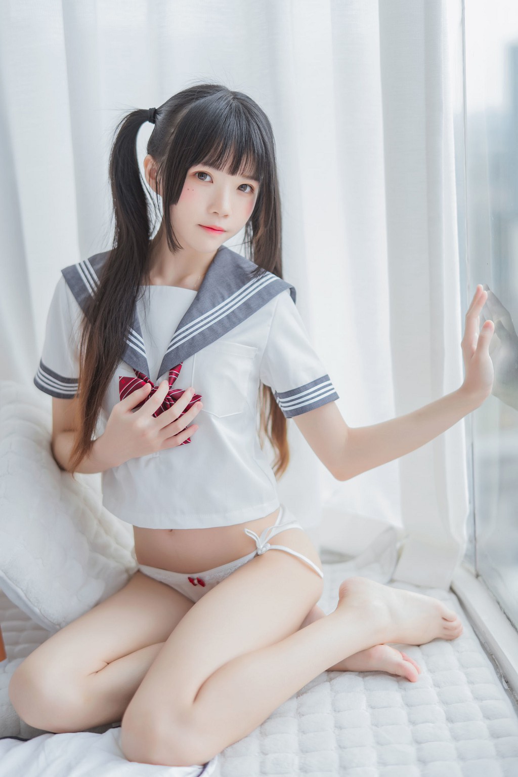 COSER桜桃喵《心形胖次》 [Cosplay美女] 写真集 [111P]