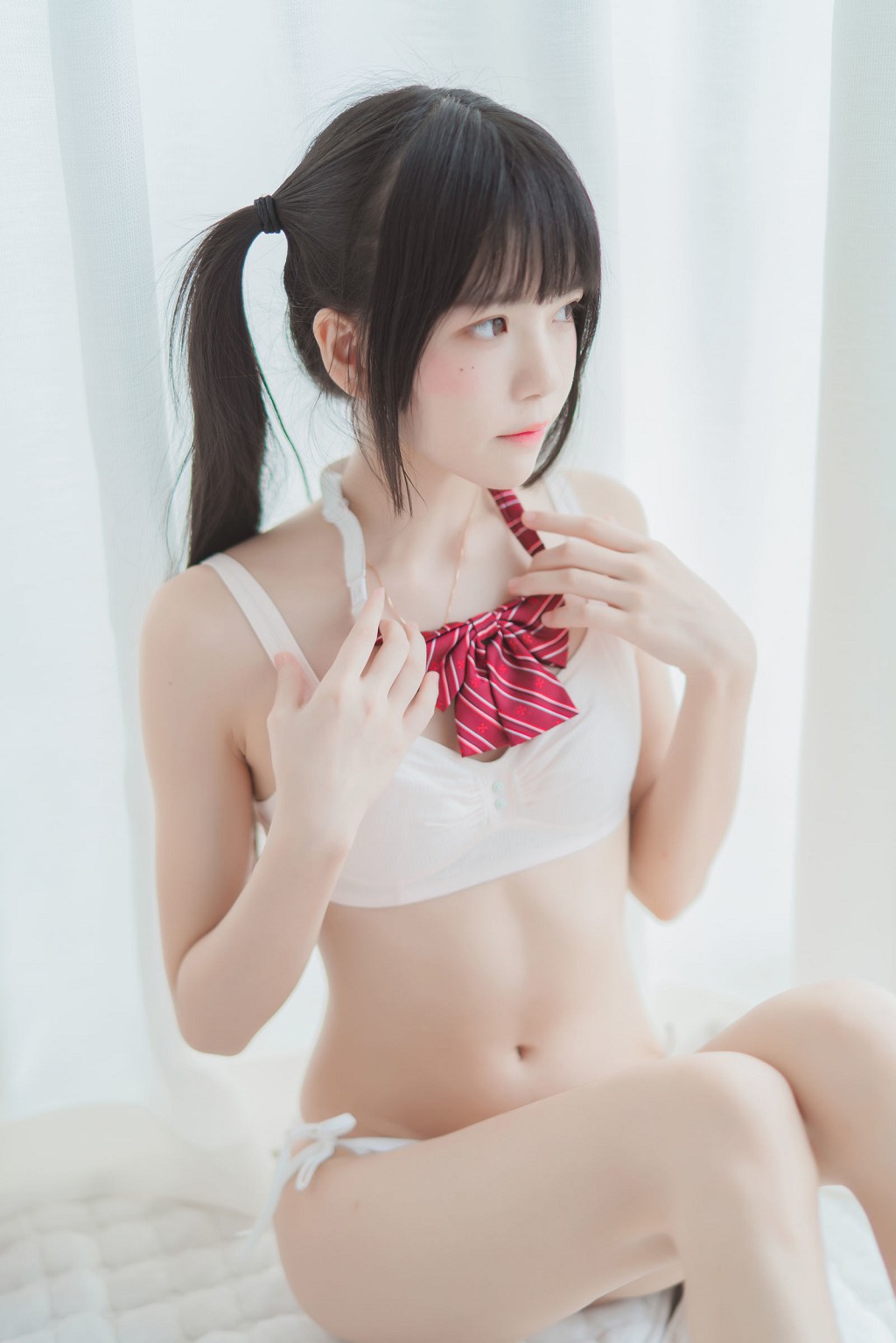 COSER桜桃喵《心形胖次》 [Cosplay美女] 写真集 [111P]