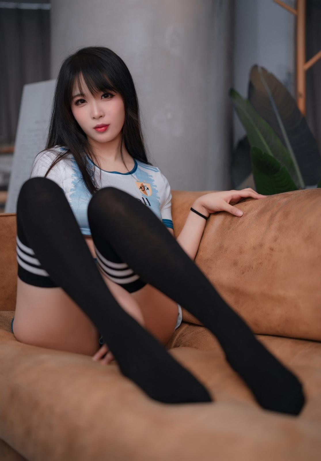 网络美女轩萧学姐足球宝贝主题性感运动套装配黑丝袜秀完美身材迷人诱惑写真 [64P]