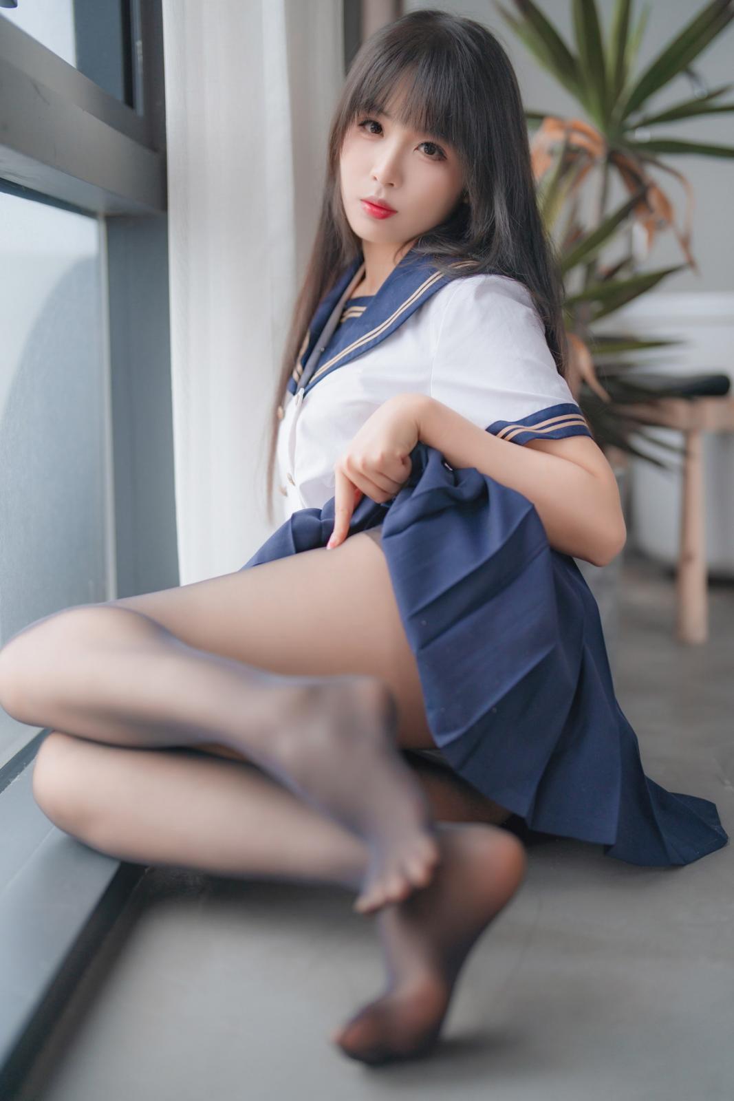 网络美女轩萧学姐舰长黑丝JK主题私房性感JK制服配超薄黑丝秀美腿迷人写真 [32P]