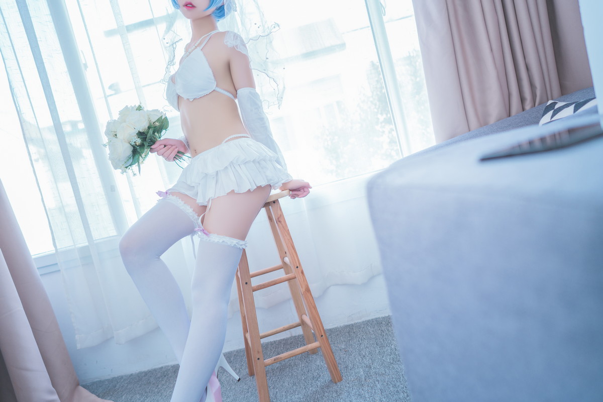 网络美女猫君君MaoJun蕾姆内衣花嫁主题白色内衣配白丝吊袜秀完美身材诱惑写真 [41P]