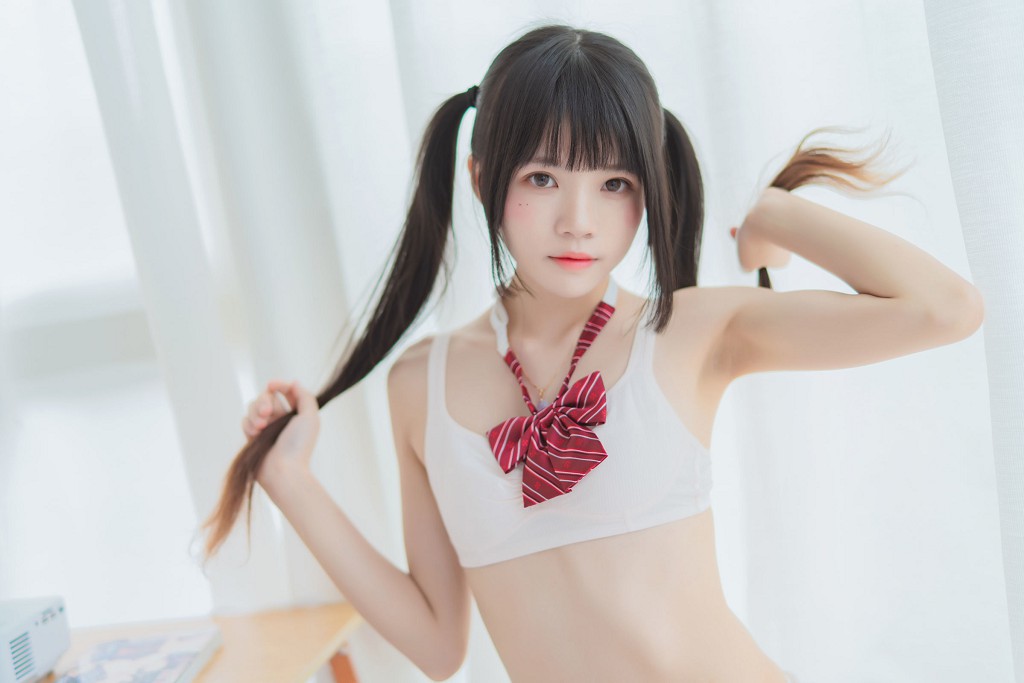 COSER桜桃喵《心形胖次》 [Cosplay美女] 写真集 [111P]