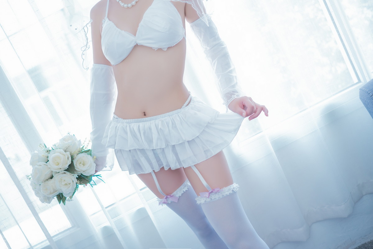 网络美女猫君君MaoJun蕾姆内衣花嫁主题白色内衣配白丝吊袜秀完美身材诱惑写真 [41P]