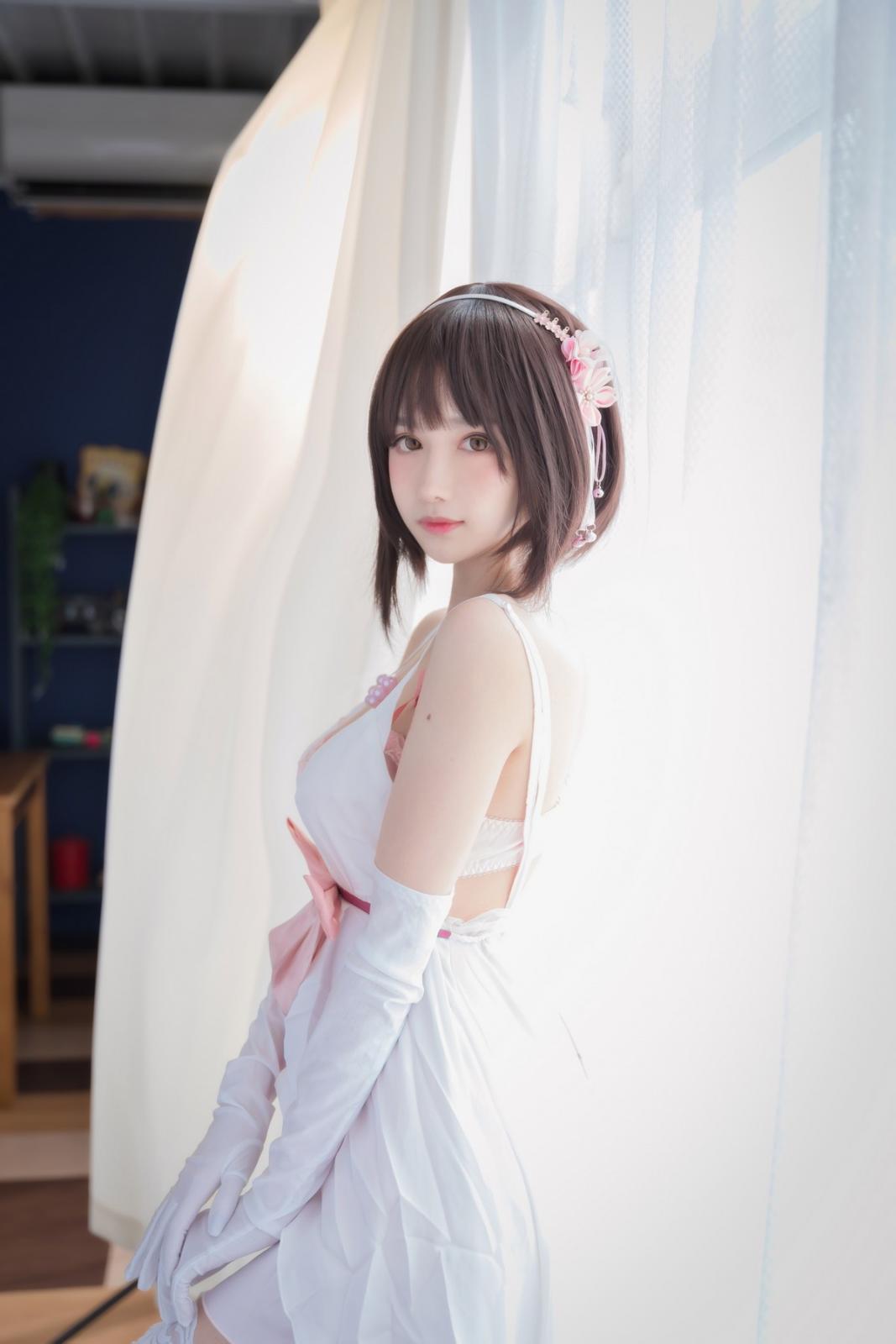 网络美女Shika小鹿鹿加藤惠主题性感白色薄纱短裙配白丝袜露粉色内衣诱惑写真 [61P]