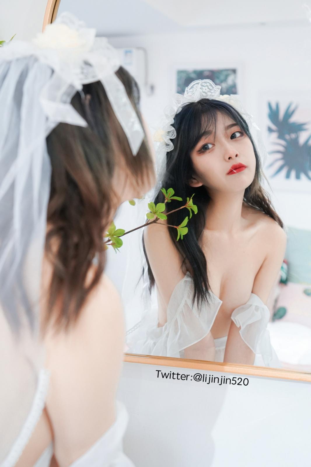 Coser美女梨瑾瑾花嫁主题私房性感薄纱女仆装+薄透婚纱秀惹火身材诱惑写真 [33P]