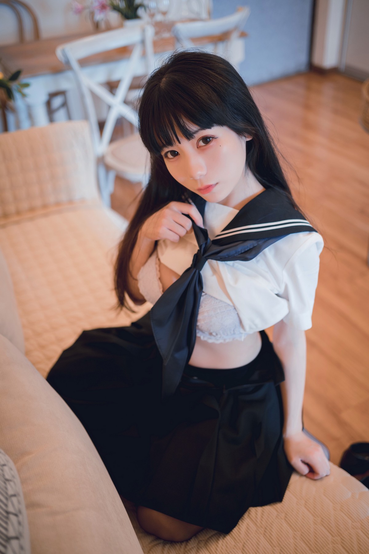 网络美女Usejan私语主题私房脱学生制服露性感蕾丝内衣配超薄黑丝诱惑写真 [50P]