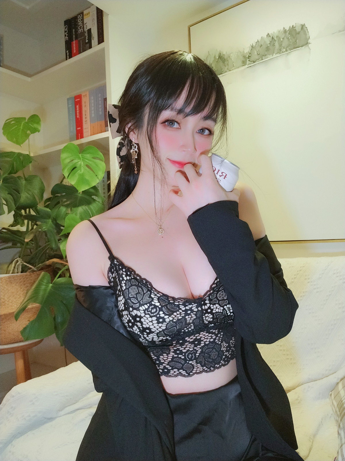 Coser小姐姐白银酒后女秘书主题黑色制服露性感黑色蕾丝内衣秀丰满身材诱惑写真 [71P]