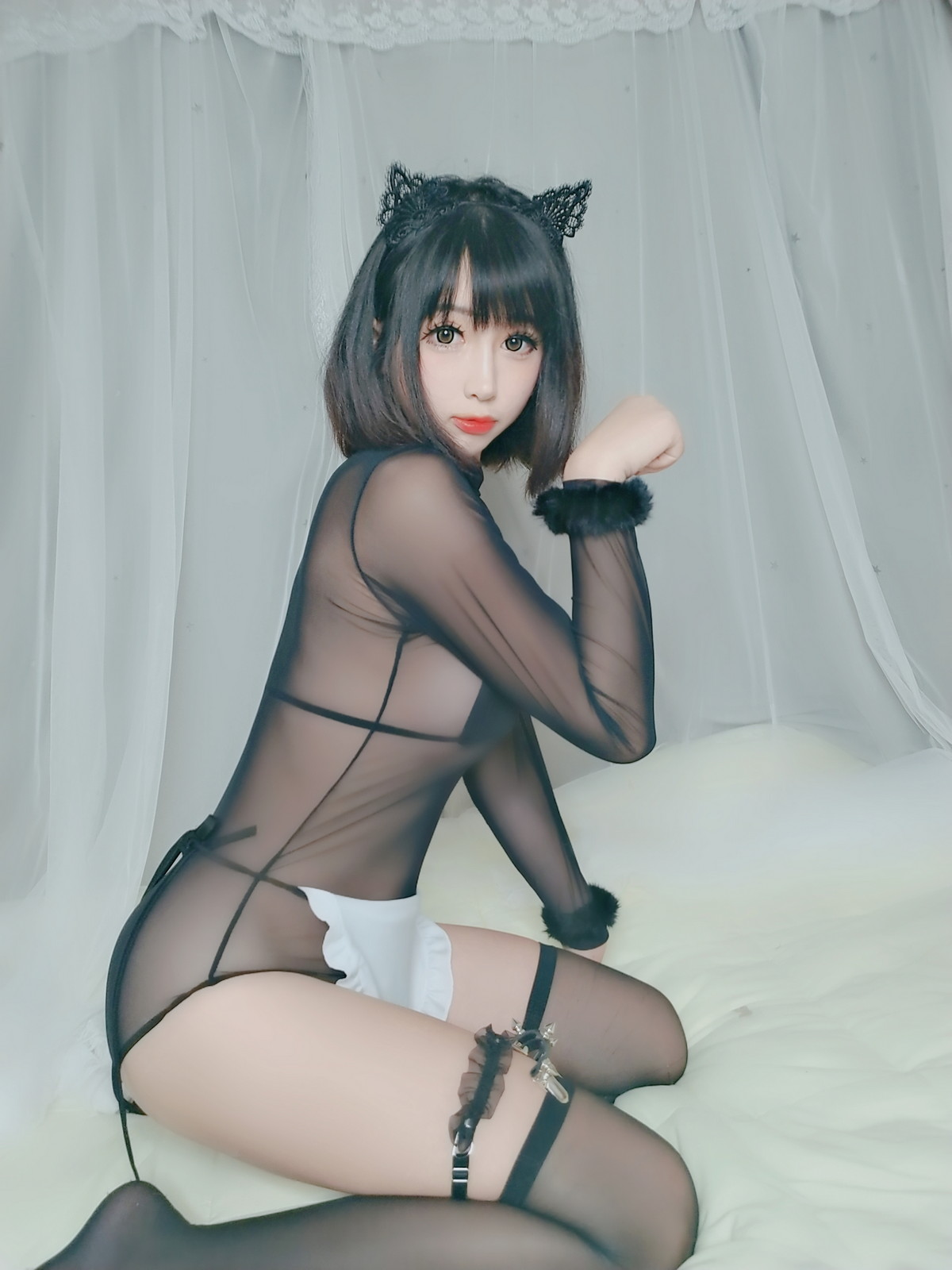 Coser美女小酥酱黑猫主题私房性感黑丝薄透女仆装配黑丝袜秀曼妙身姿诱惑写真 [40P]