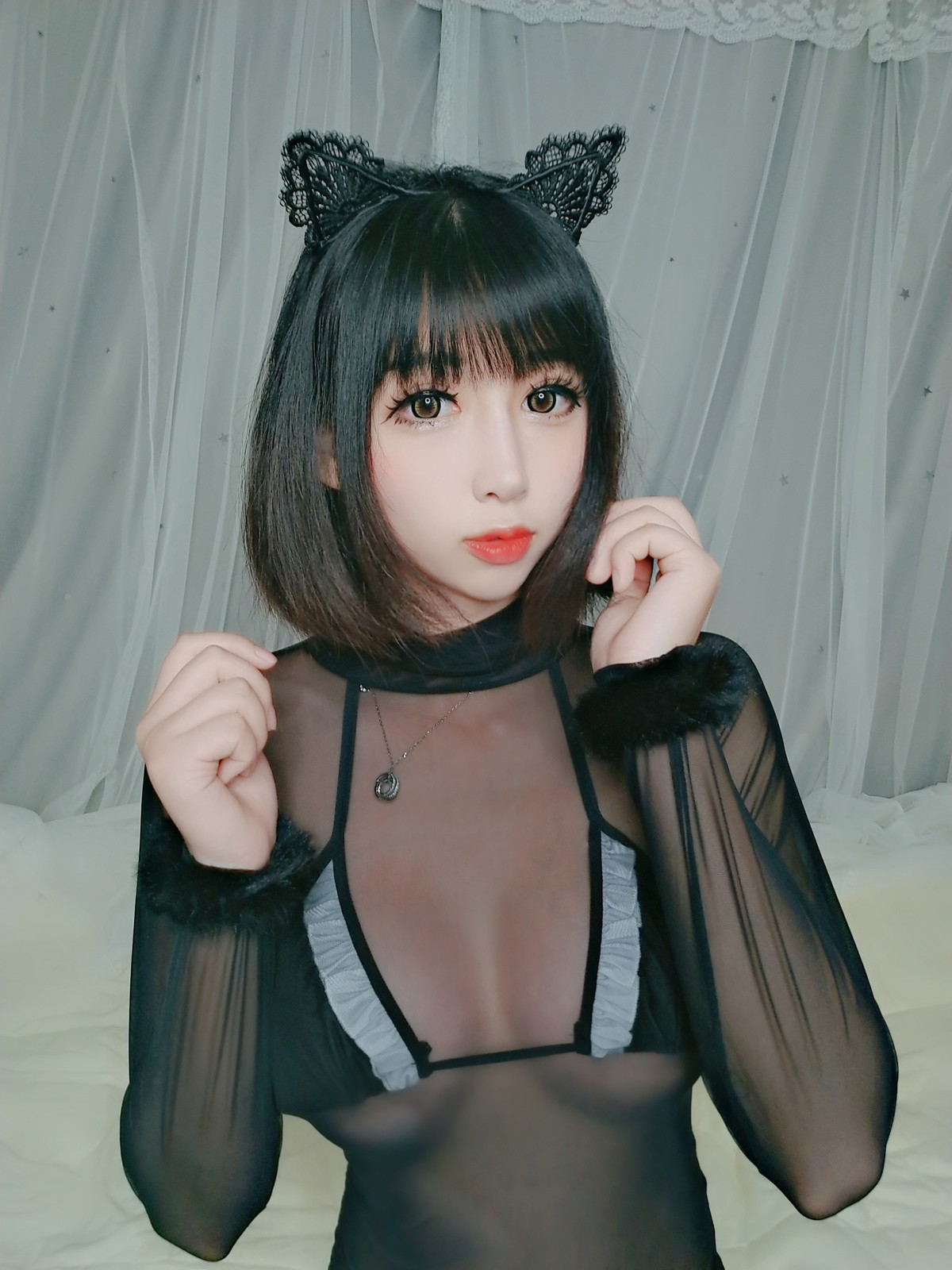 Coser美女小酥酱黑猫主题私房性感黑丝薄透女仆装配黑丝袜秀曼妙身姿诱惑写真 [40P]