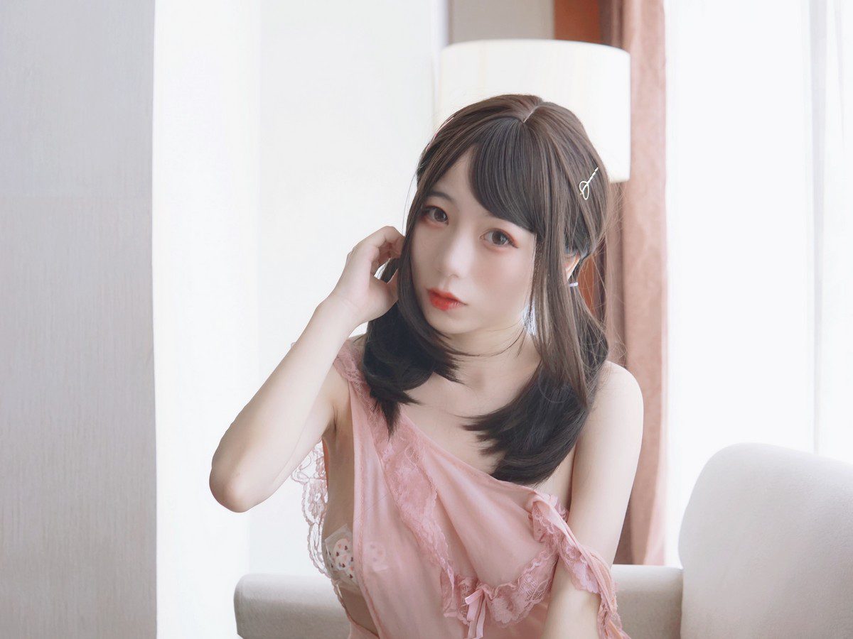 网络美女Usejan(蓝蓝)粉色创可贴主题私房粉色真空裙露傲人豪乳遮点诱惑写真 [33P]