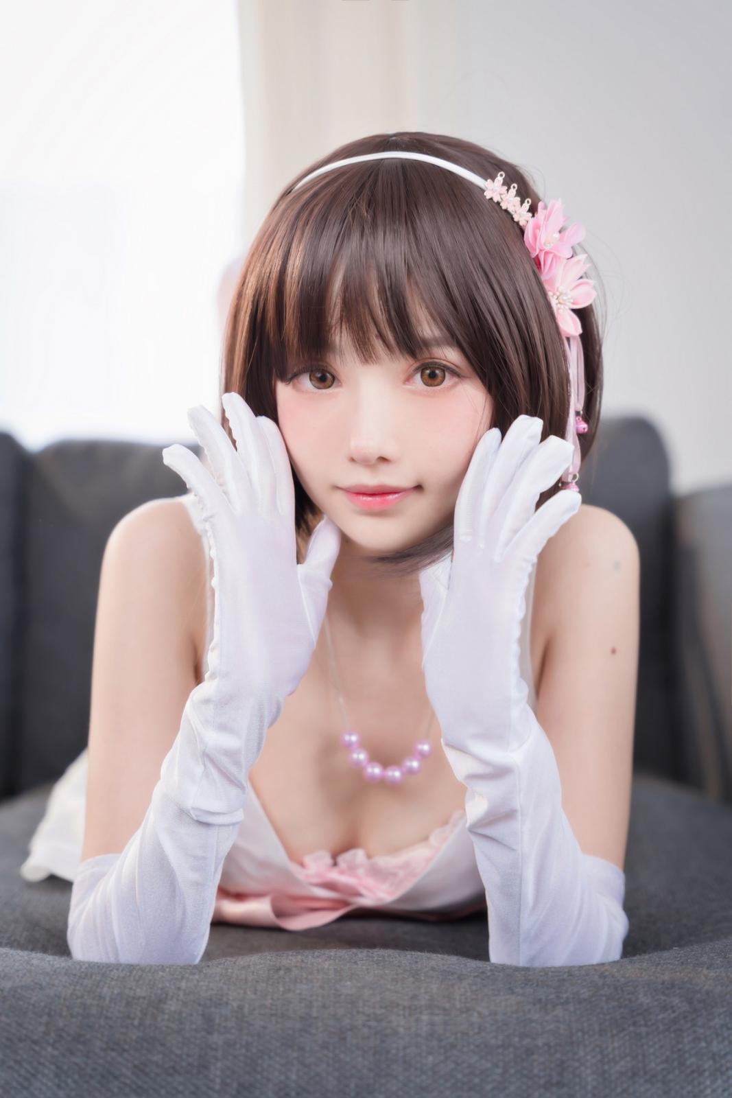 网络美女Shika小鹿鹿加藤惠主题性感白色薄纱短裙配白丝袜露粉色内衣诱惑写真 [61P]