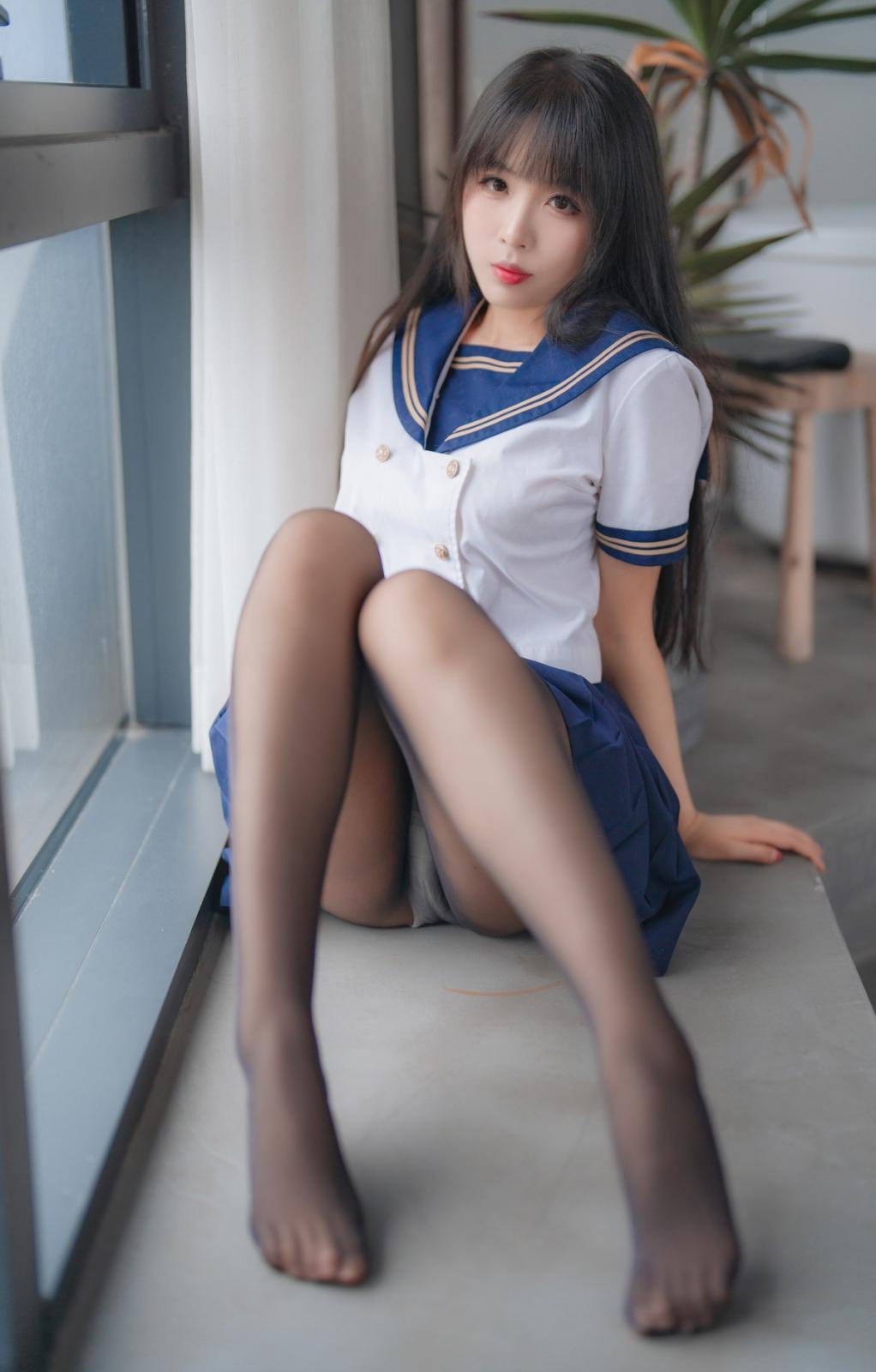 网络美女轩萧学姐舰长黑丝JK主题私房性感JK制服配超薄黑丝秀美腿迷人写真 [32P]