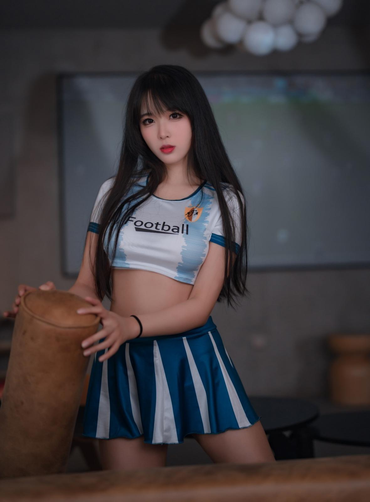网络美女轩萧学姐足球宝贝主题性感运动套装配黑丝袜秀完美身材迷人诱惑写真 [64P]