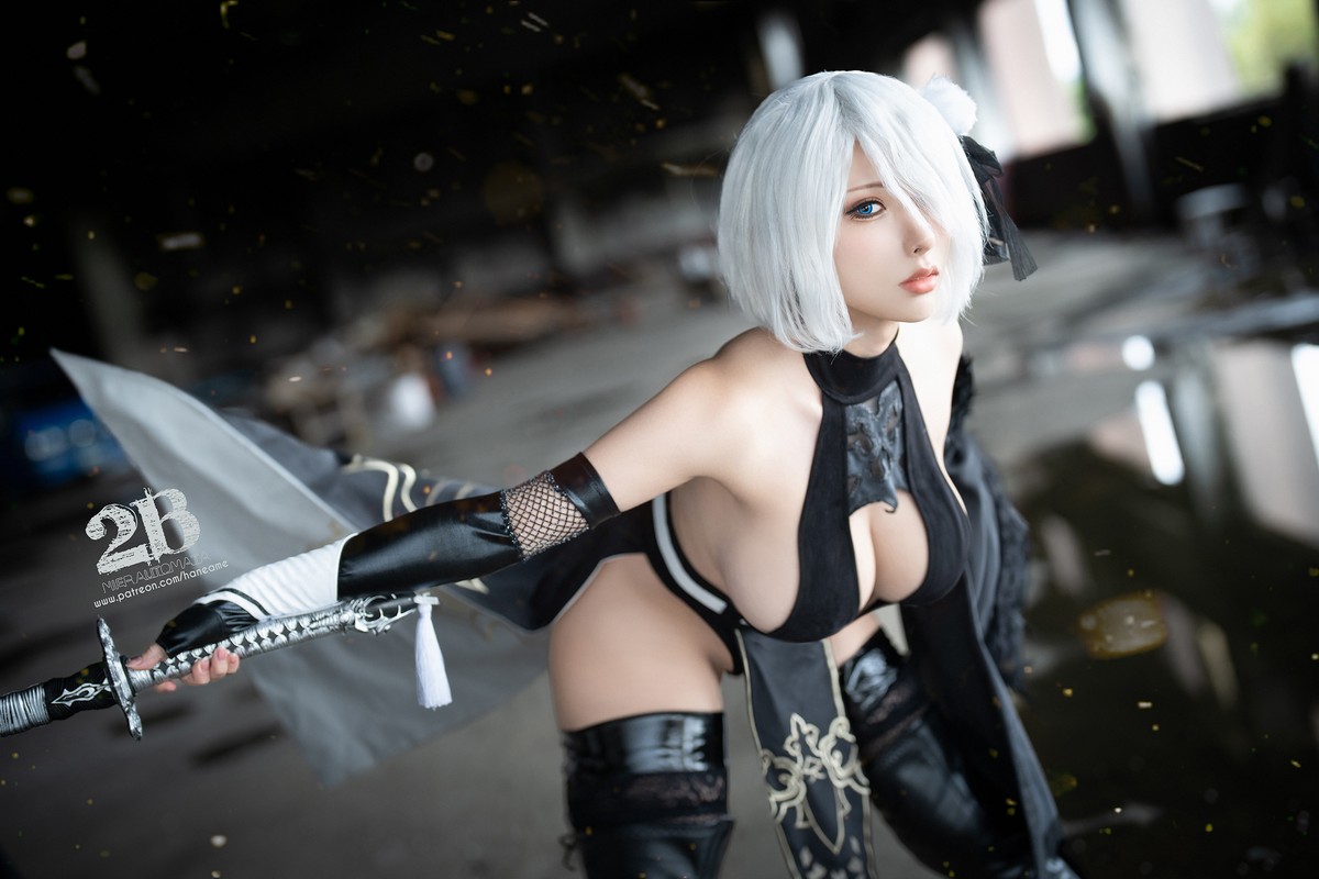 Coser美女雨波_HaneAme-Nier 2B Nijan主题性感美女武士装秀丰满身材诱惑写真 [26P]