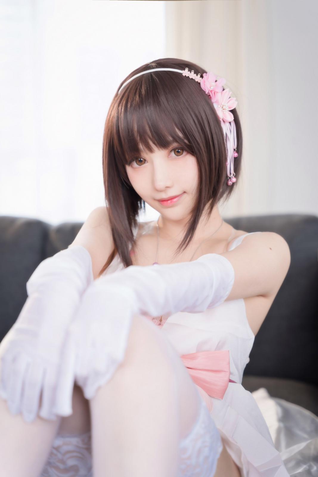 网络美女Shika小鹿鹿加藤惠主题性感白色薄纱短裙配白丝袜露粉色内衣诱惑写真 [61P]