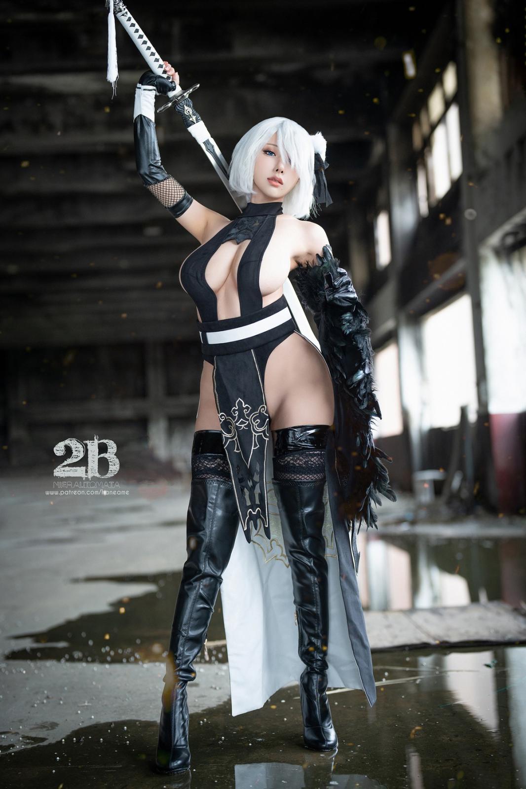 Coser美女雨波_HaneAme-Nier 2B Nijan主题性感美女武士装秀丰满身材诱惑写真 [26P]