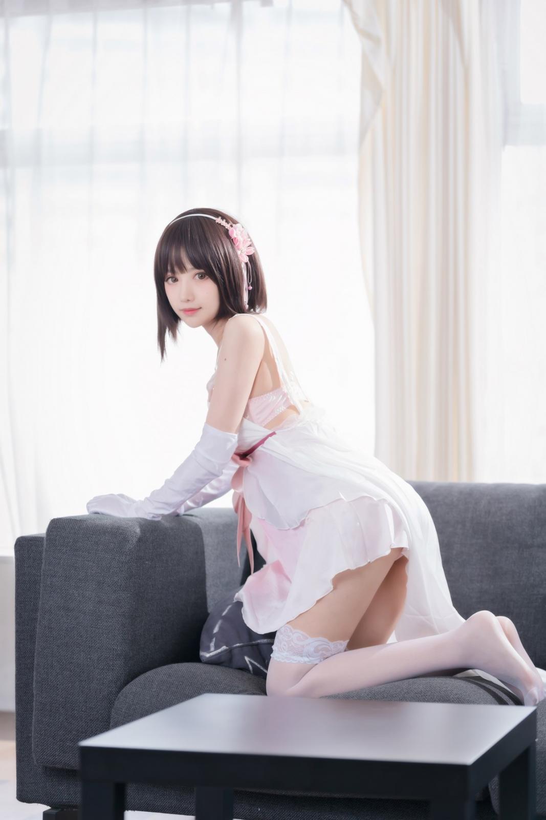 网络美女Shika小鹿鹿加藤惠主题性感白色薄纱短裙配白丝袜露粉色内衣诱惑写真 [61P]
