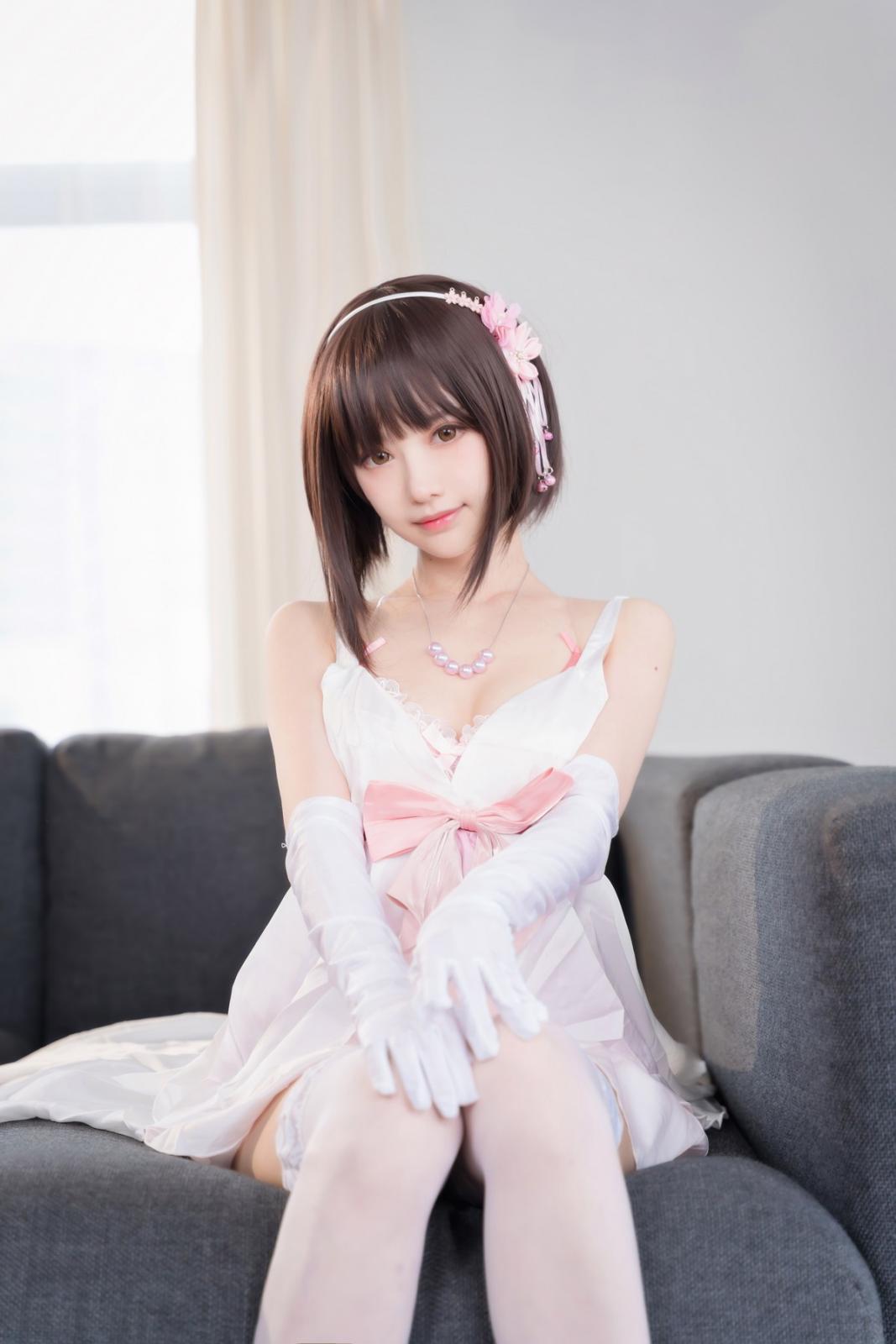 网络美女Shika小鹿鹿加藤惠主题性感白色薄纱短裙配白丝袜露粉色内衣诱惑写真 [61P]