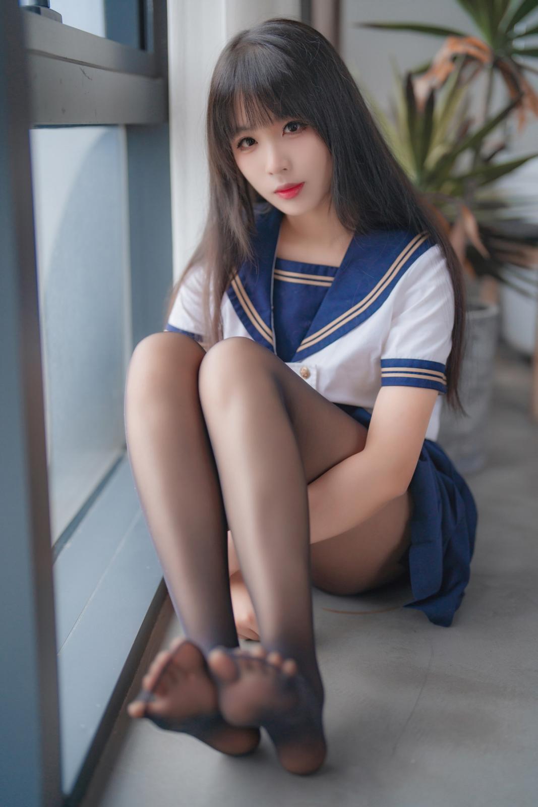 网络美女轩萧学姐舰长黑丝JK主题私房性感JK制服配超薄黑丝秀美腿迷人写真 [32P]