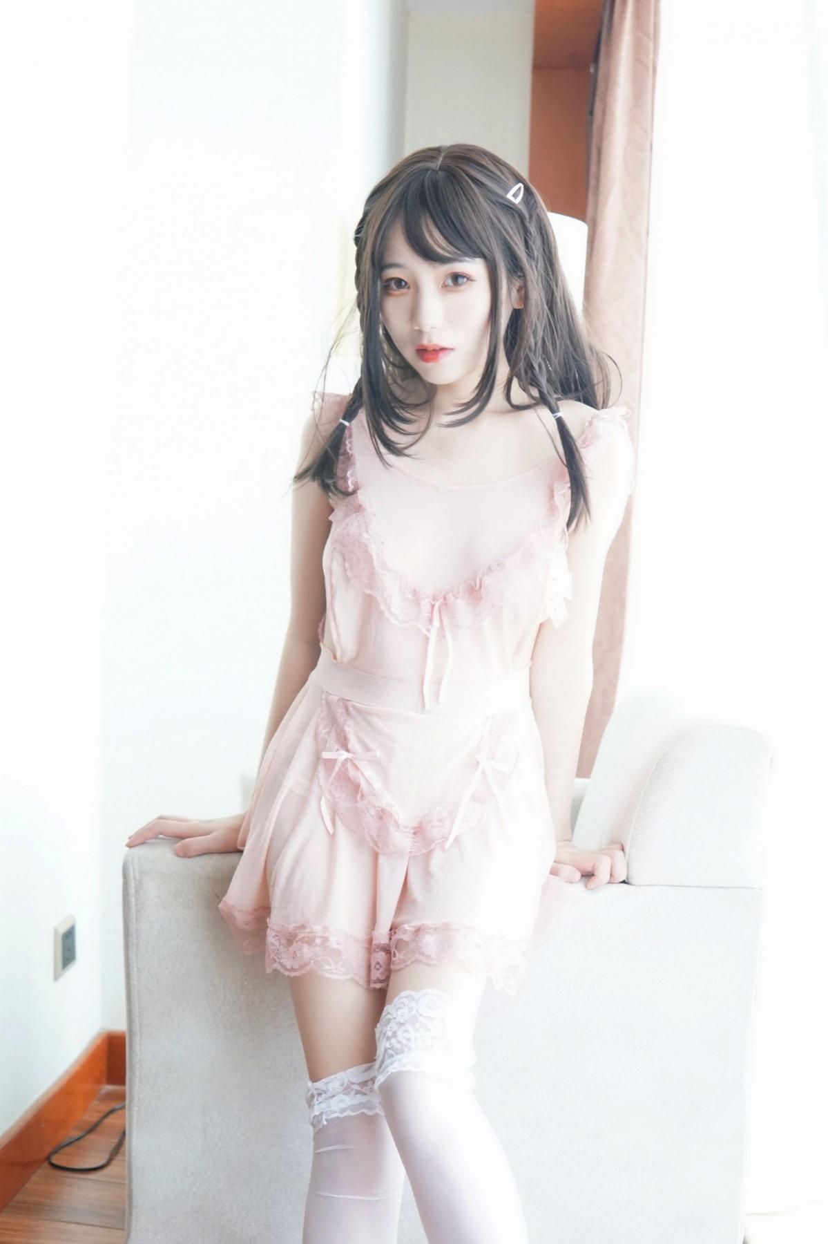 网络美女Usejan(蓝蓝)粉色创可贴主题私房粉色真空裙露傲人豪乳遮点诱惑写真 [33P]
