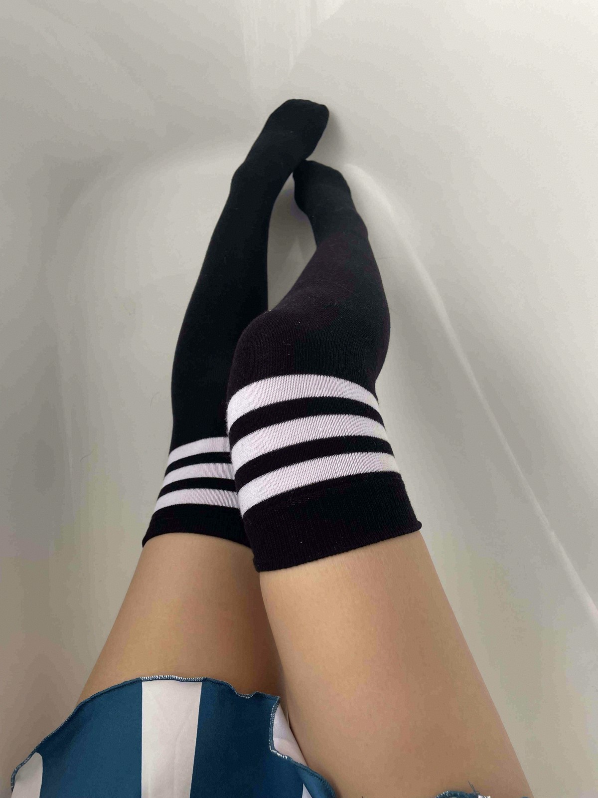 网络美女轩萧学姐足球宝贝主题性感运动套装配黑丝袜秀完美身材迷人诱惑写真 [64P]