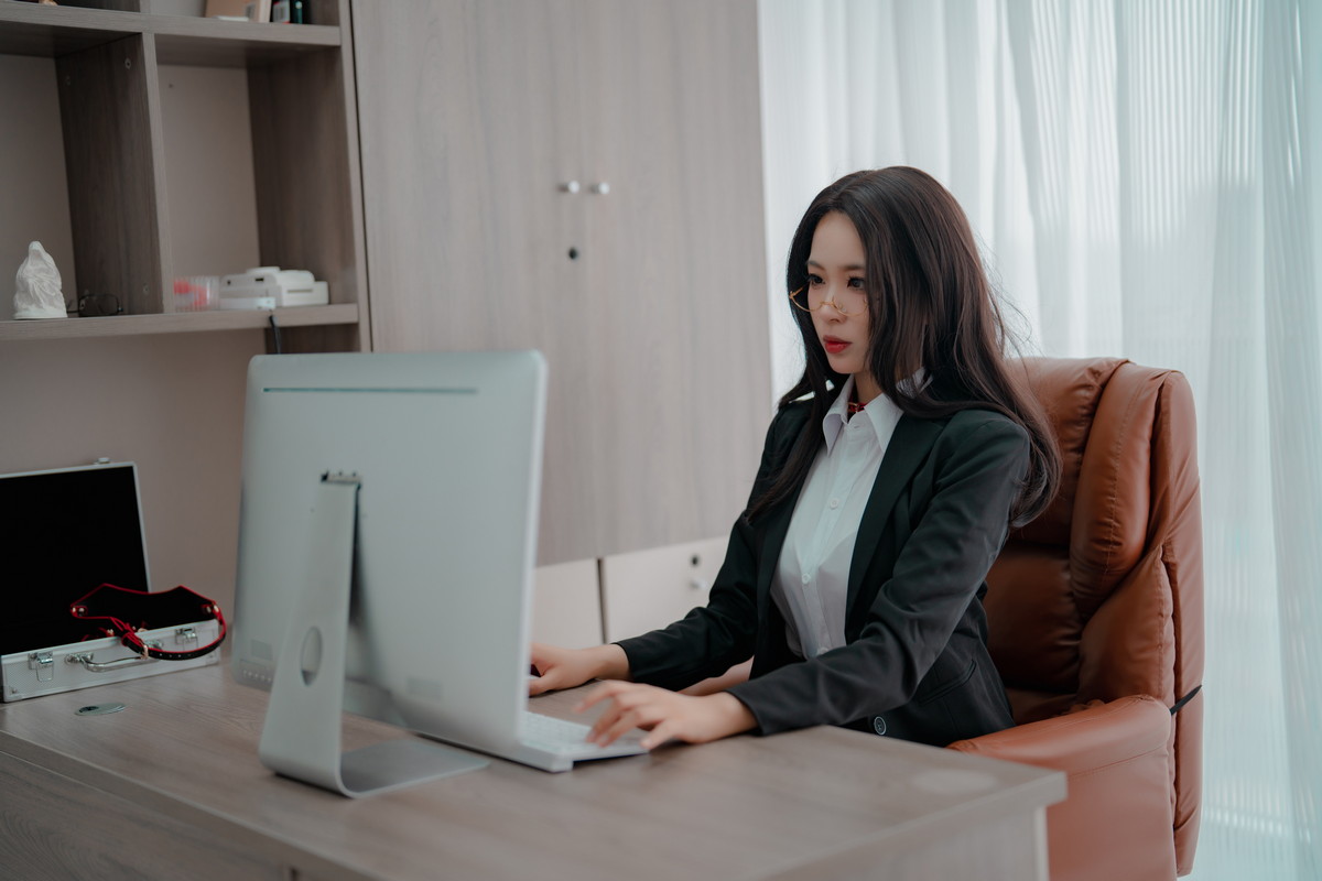 网络美女轩萧学姐女社长主题性感红色皮质兔女郎服饰配超薄黑丝迷人诱惑写真 [108P]