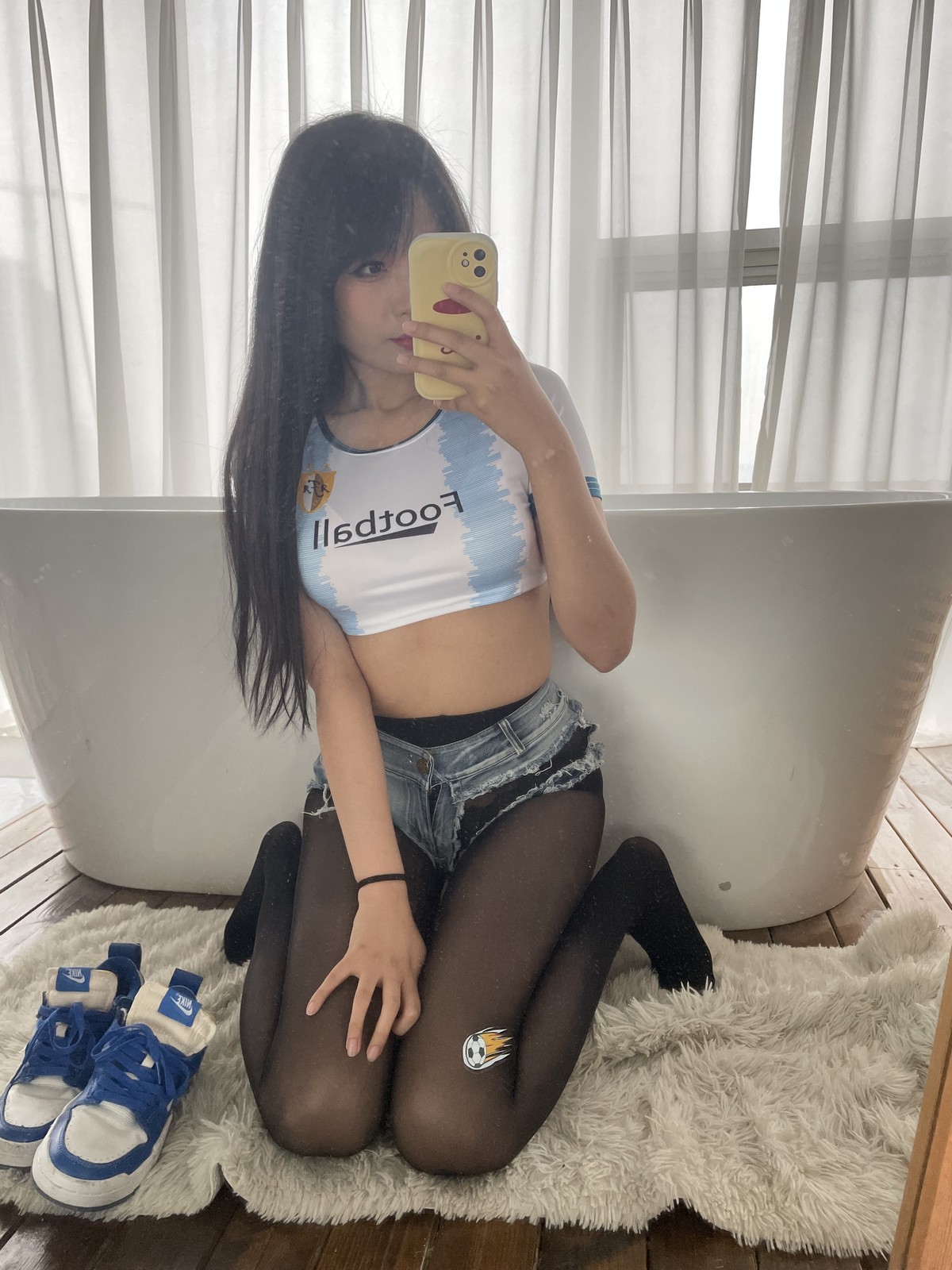 网络美女轩萧学姐足球宝贝主题性感运动套装配黑丝袜秀完美身材迷人诱惑写真 [64P]