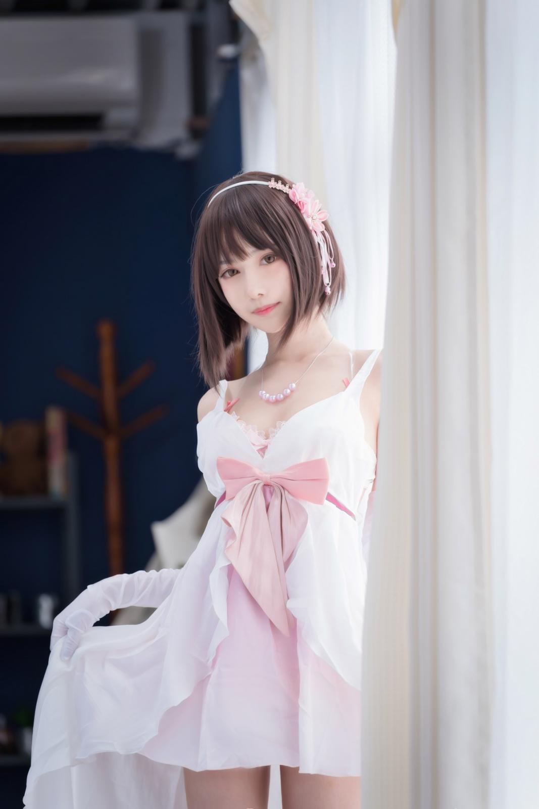 网络美女Shika小鹿鹿加藤惠主题性感白色薄纱短裙配白丝袜露粉色内衣诱惑写真 [61P]