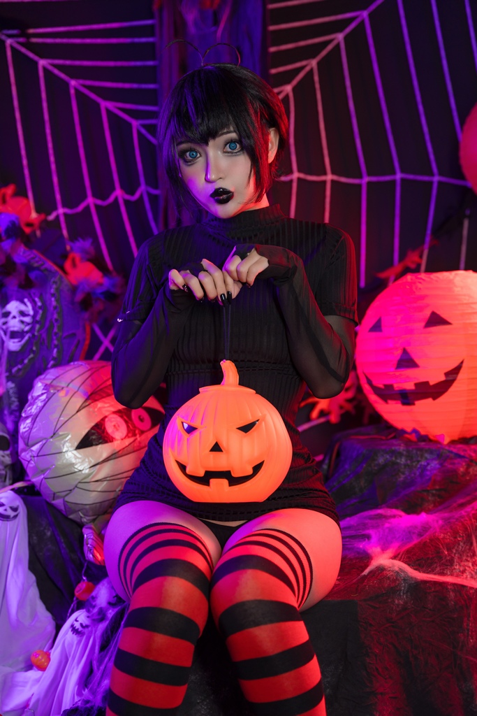 Umeko J – Mavis Halloween