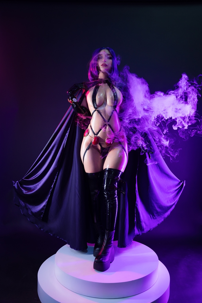 Umeko J – Raven Latex Lingerie