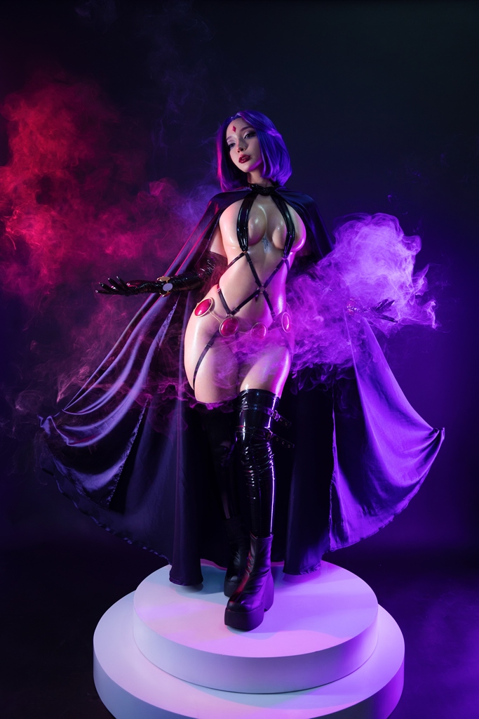 Umeko J – Raven Latex Lingerie