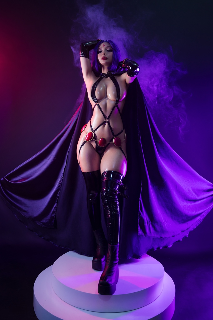 Umeko J – Raven Latex Lingerie