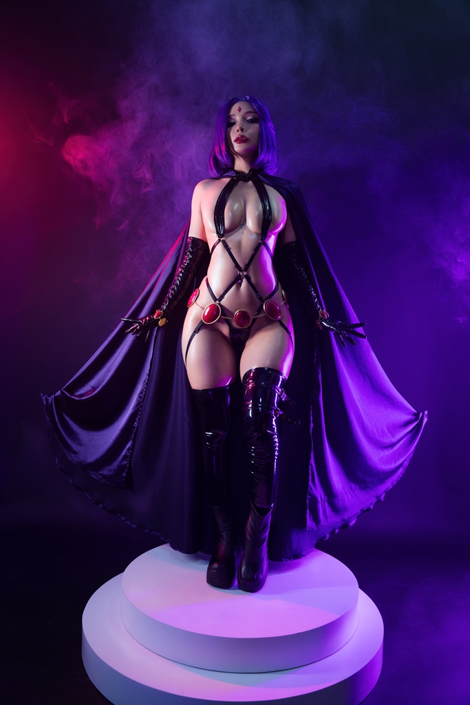 Umeko J – Raven Latex Lingerie