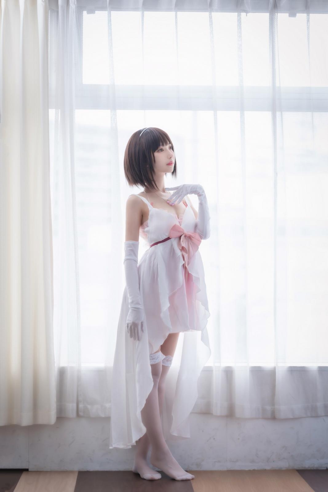 网络美女Shika小鹿鹿加藤惠主题性感白色薄纱短裙配白丝袜露粉色内衣诱惑写真 [61P]